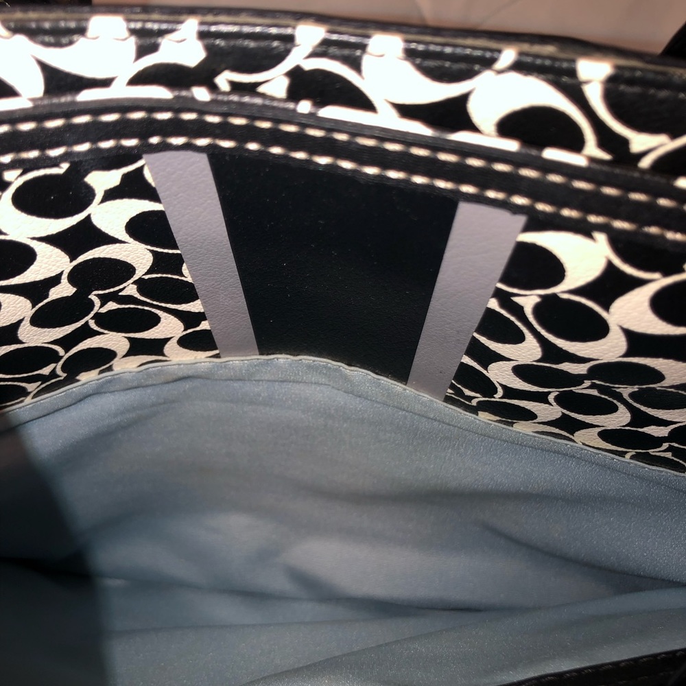 Coach bag. - Picture 3 of 11
